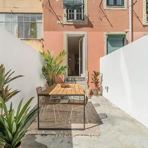 casa-boma-lisboa-elegant-apartment-with-private-terrace.hotels-lisbon-portugal.com/